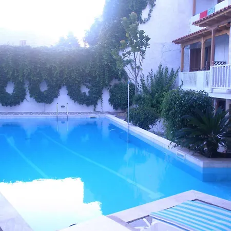 Hotel Captain's House 2*